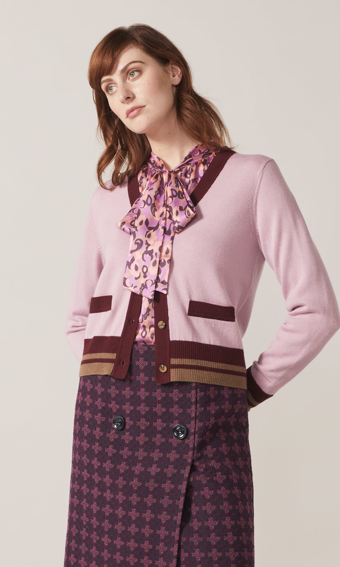Kirkcaldy Vee Cardigan Pink